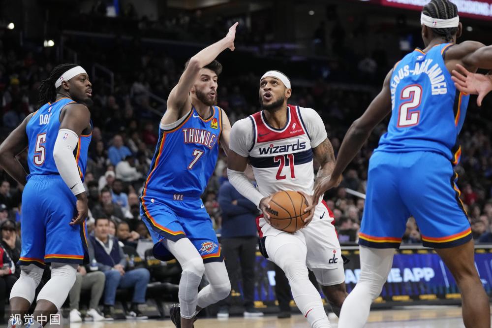 在篮球场上 在篮球场上